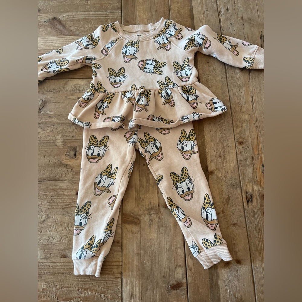 Disney Daisy Duck sweatsuit set 2-3Y - great used condition no stains or flaws